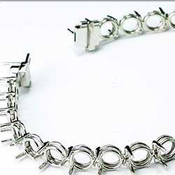 3 Prong Bracelet mounting in Platinum