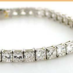 Princess cut diamond bracelet in Platinum